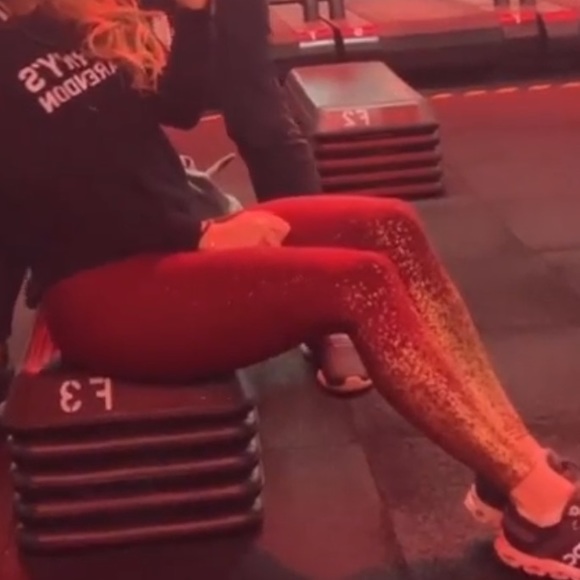 Beyond yoga burgundy& gold high waisted leggings! ✨🧘‍♀️✨ - Picture 5 of 9